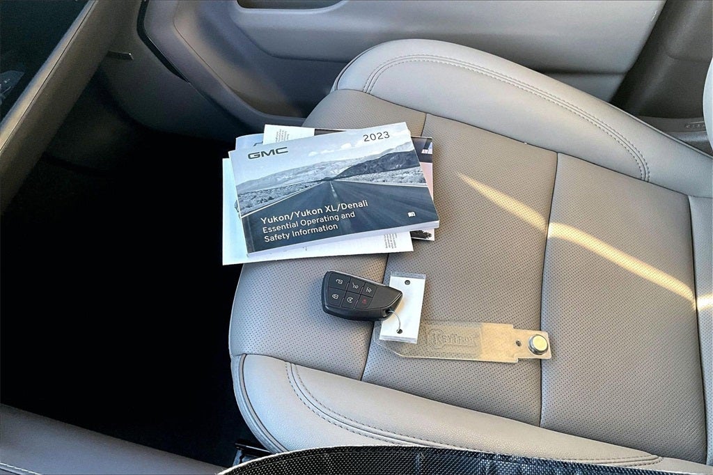 2023 GMC Yukon SLT