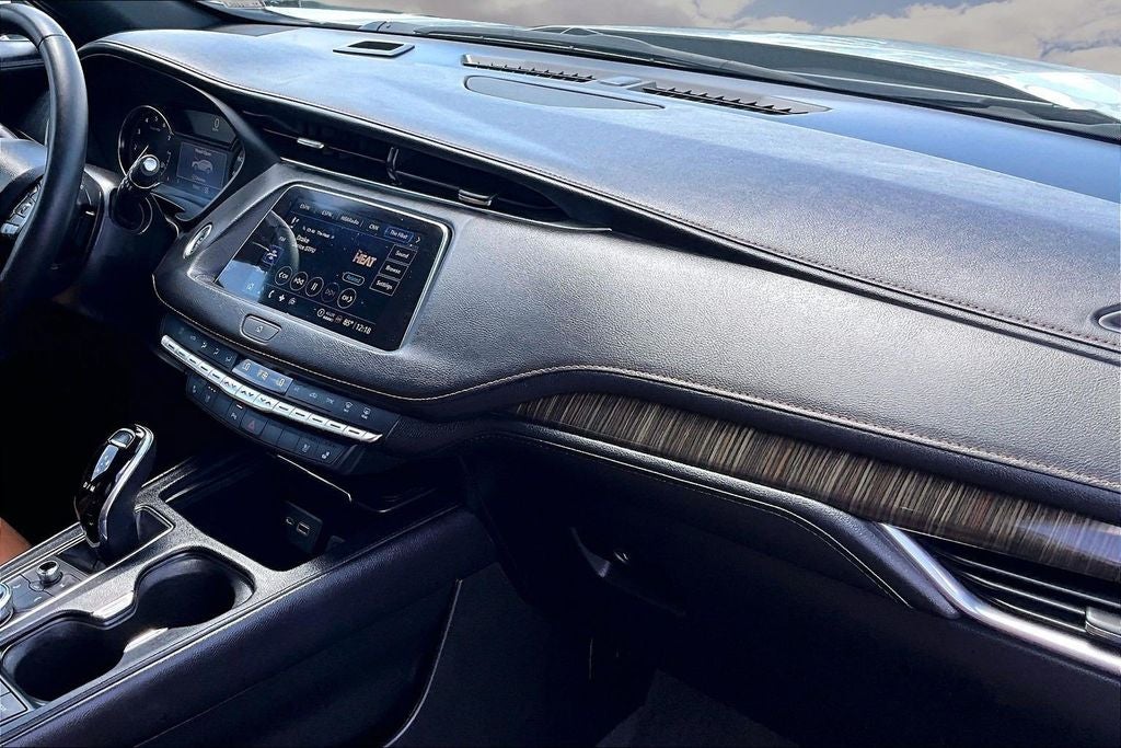 2022 Cadillac XT4 Premium Luxury