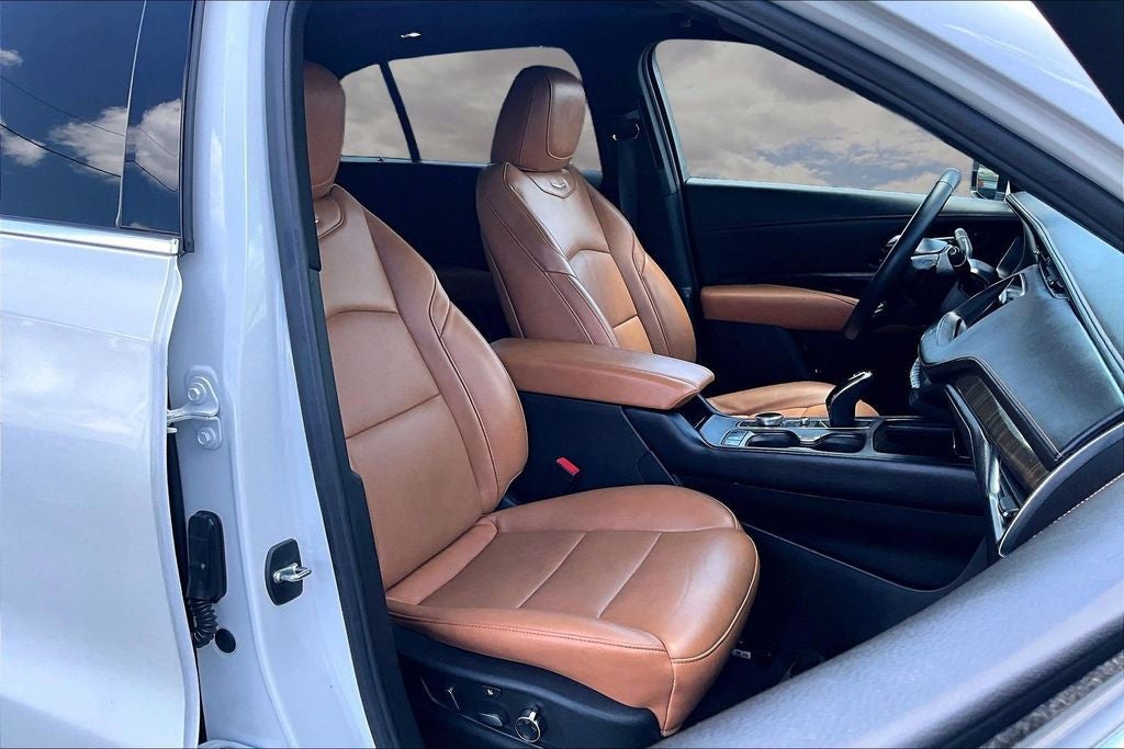 2022 Cadillac XT4 Premium Luxury