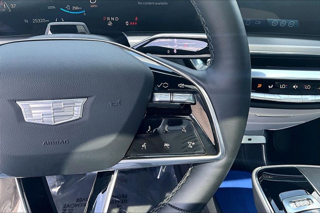 2024 Cadillac LYRIQ Luxury 2