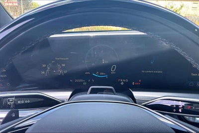 2024 Cadillac LYRIQ Luxury 2