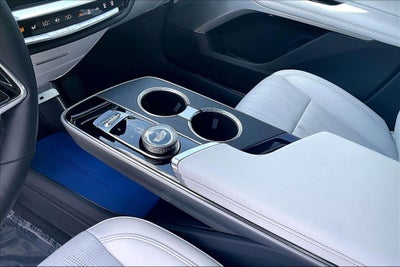 2024 Cadillac LYRIQ Luxury 2