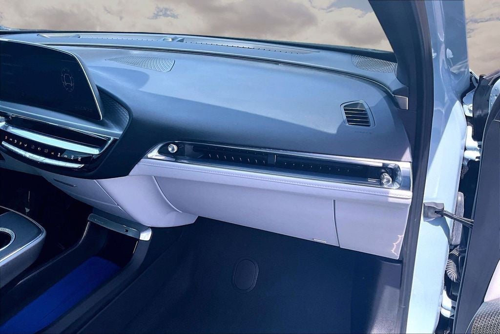 2024 Cadillac LYRIQ Luxury 2