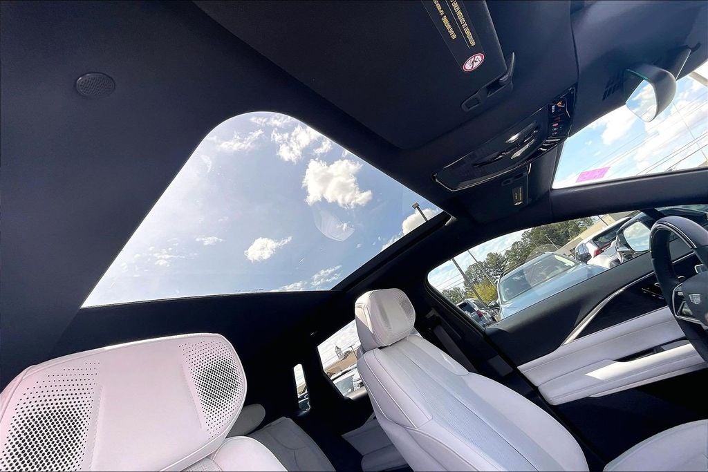 2024 Cadillac LYRIQ Luxury 2