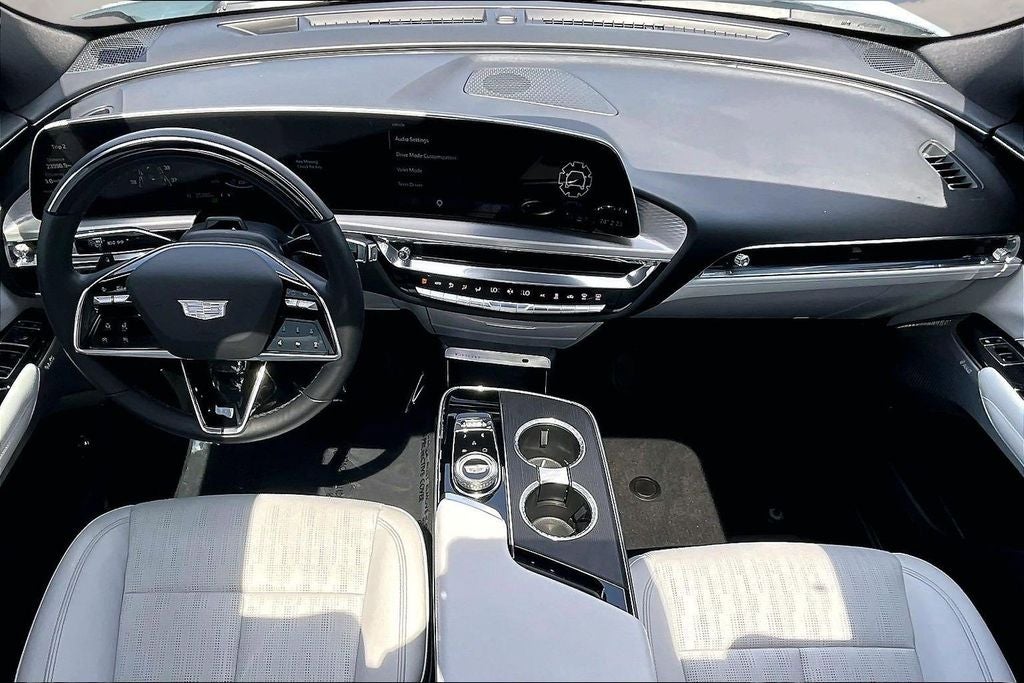 2024 Cadillac LYRIQ Luxury 2