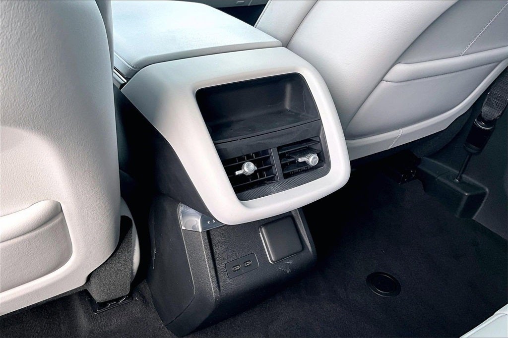 2024 Cadillac LYRIQ Luxury 2