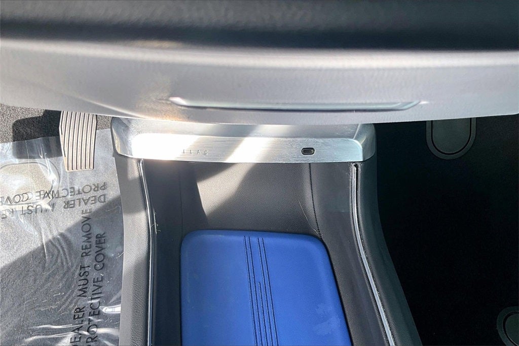 2024 Cadillac LYRIQ Luxury 2