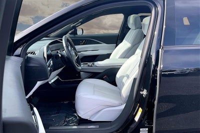 2024 Cadillac LYRIQ Luxury 2