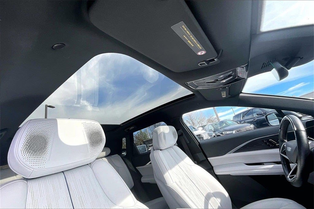 2024 Cadillac LYRIQ Luxury 2