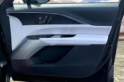 2024 Cadillac LYRIQ Luxury 2