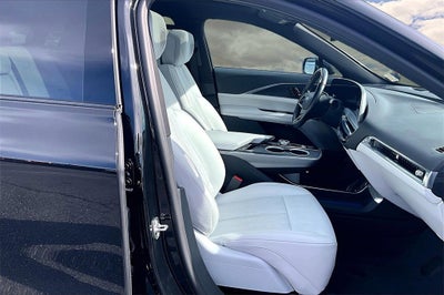 2024 Cadillac LYRIQ Luxury 2