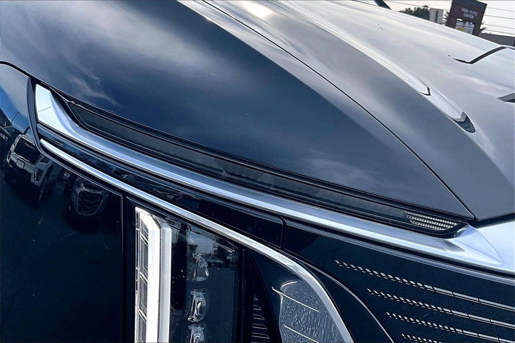 2024 Cadillac LYRIQ Luxury 2