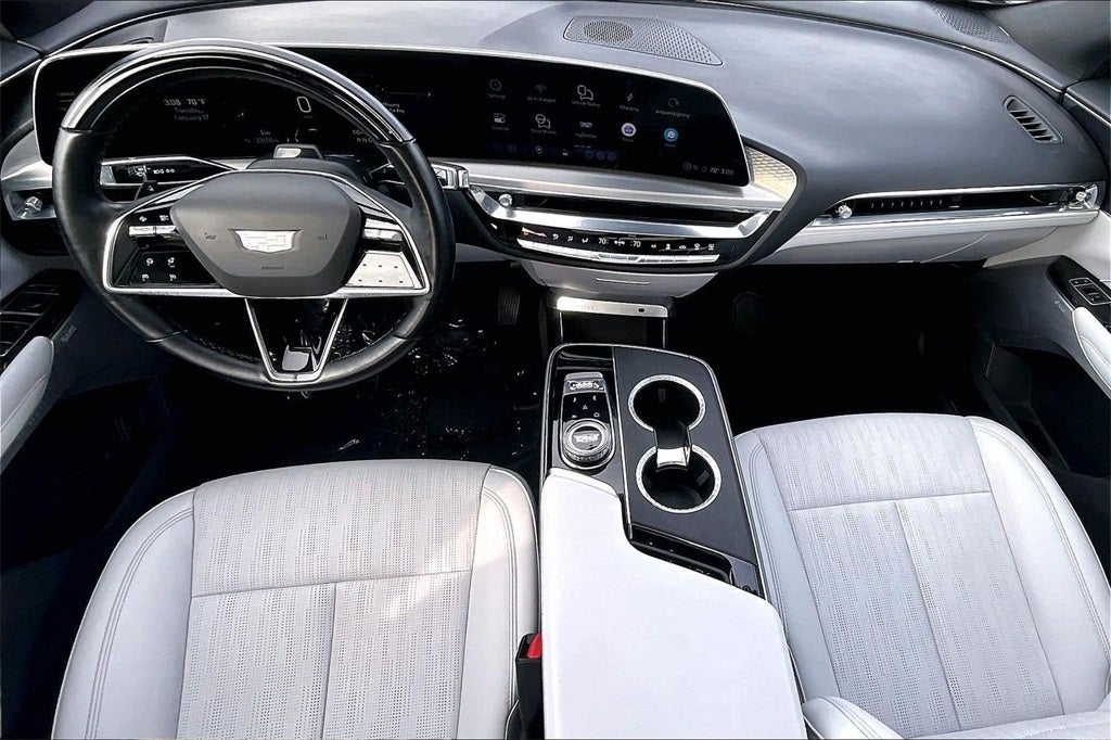2024 Cadillac LYRIQ Luxury 2