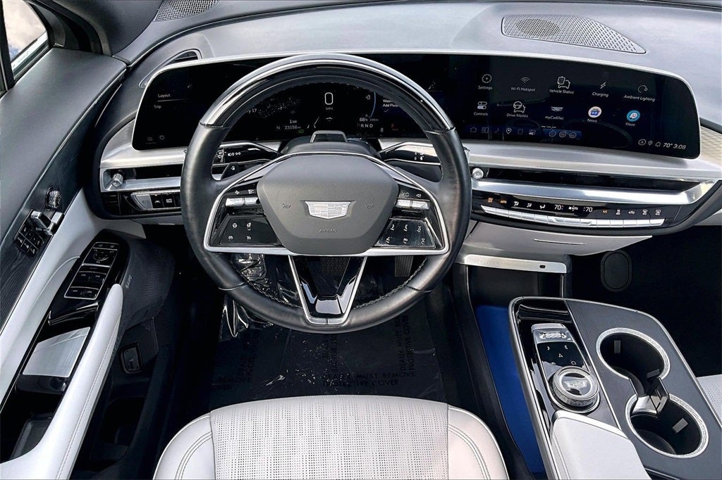 2024 Cadillac LYRIQ Luxury 2