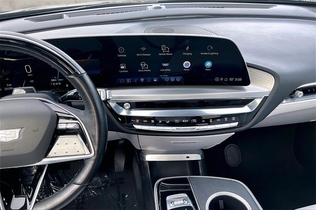 2024 Cadillac LYRIQ Luxury 2