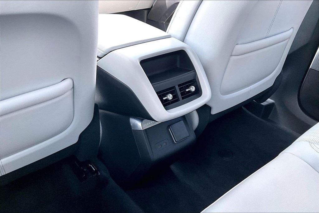 2024 Cadillac LYRIQ Luxury 2