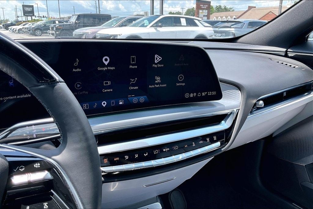 2024 Cadillac LYRIQ Luxury 2
