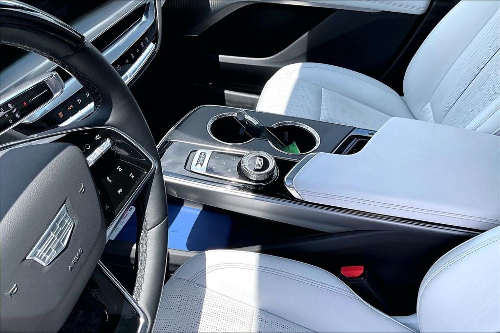 2024 Cadillac LYRIQ Luxury 2