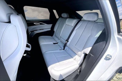 2024 Cadillac LYRIQ Luxury 2
