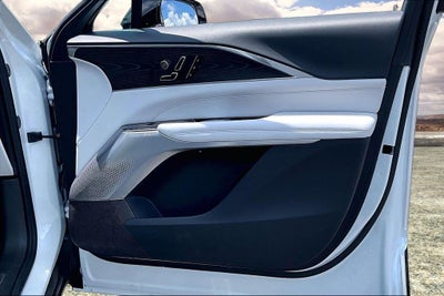 2024 Cadillac LYRIQ Luxury 2