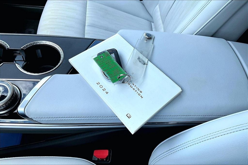 2024 Cadillac LYRIQ Luxury 2