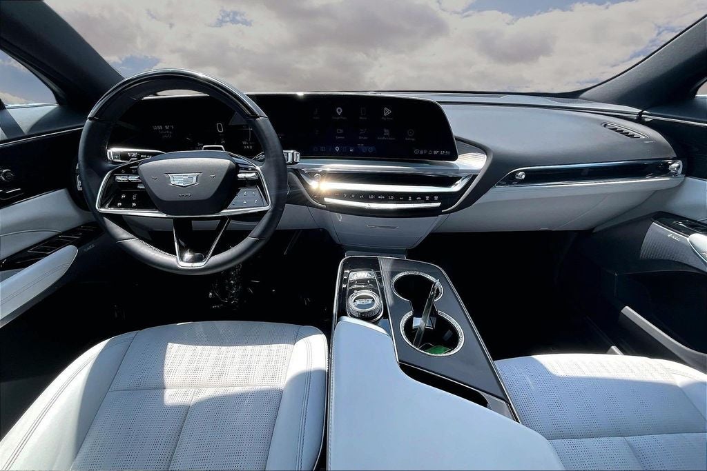 2024 Cadillac LYRIQ Luxury 2