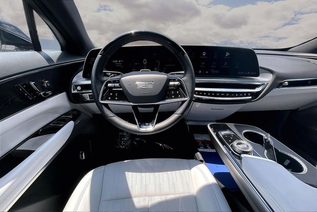 2024 Cadillac LYRIQ Luxury 2