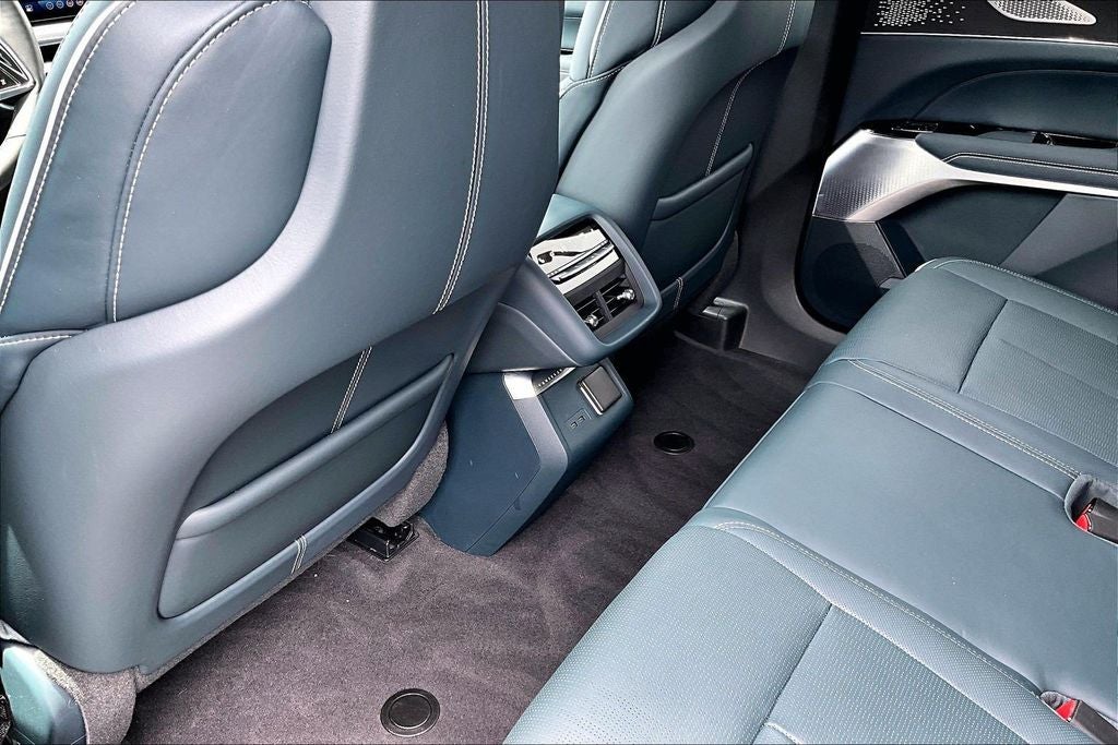 2024 Cadillac LYRIQ Luxury 3