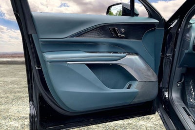 2024 Cadillac LYRIQ Luxury 3