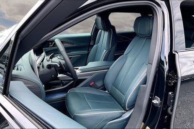 2024 Cadillac LYRIQ Luxury 3