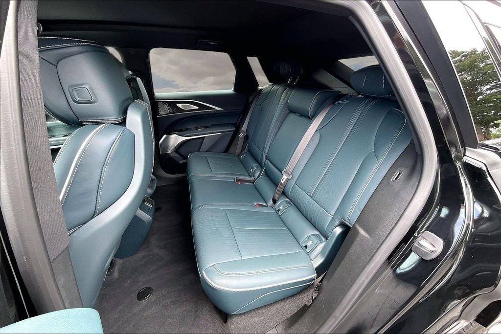 2024 Cadillac LYRIQ Luxury 3