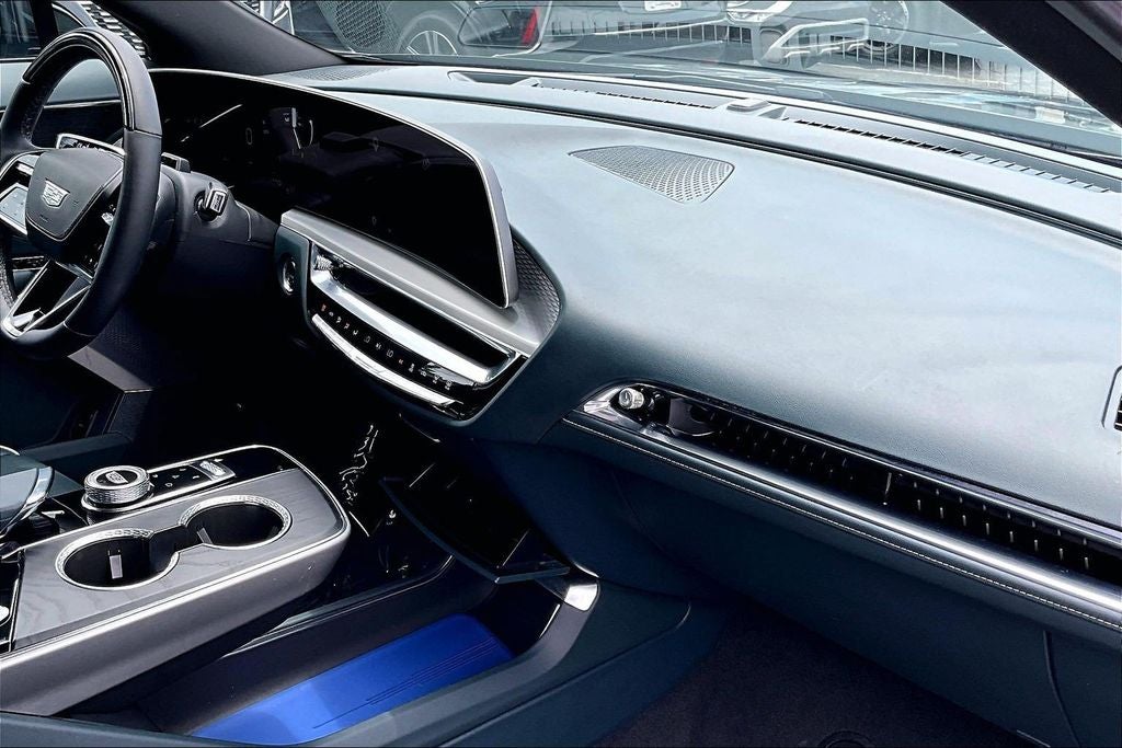 2024 Cadillac LYRIQ Luxury 3