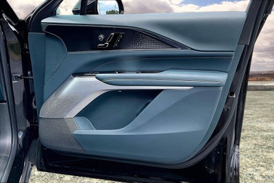 2024 Cadillac LYRIQ Luxury 3