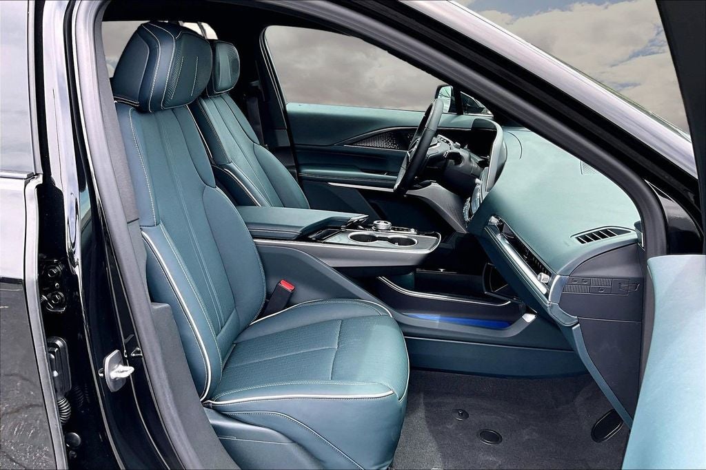 2024 Cadillac LYRIQ Luxury 3