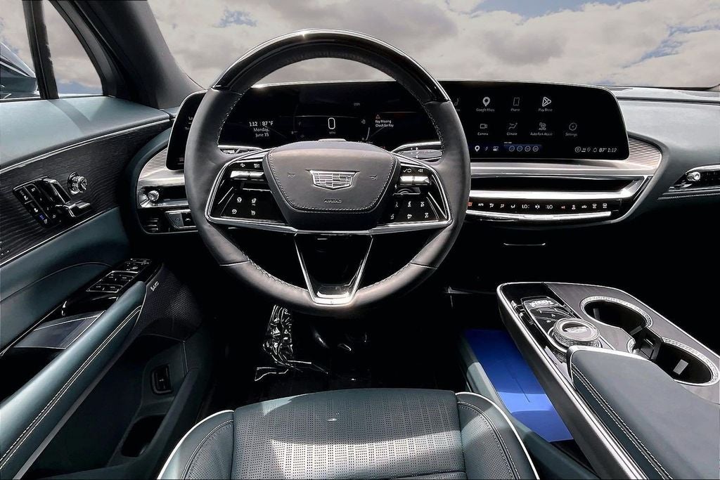 2024 Cadillac LYRIQ Luxury 3