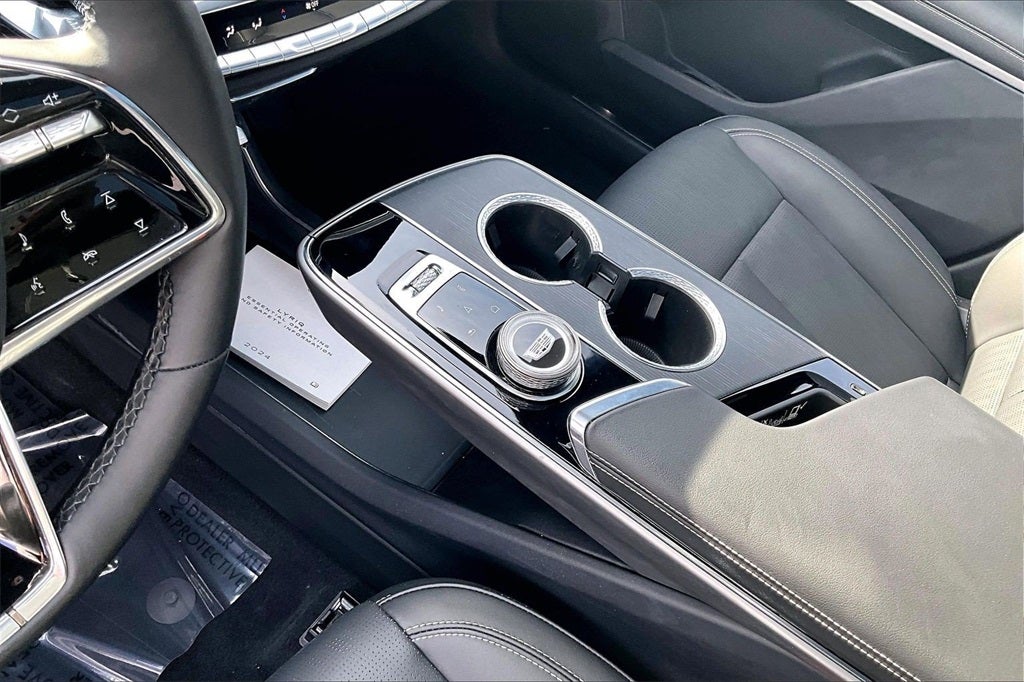 2024 Cadillac LYRIQ Luxury 3