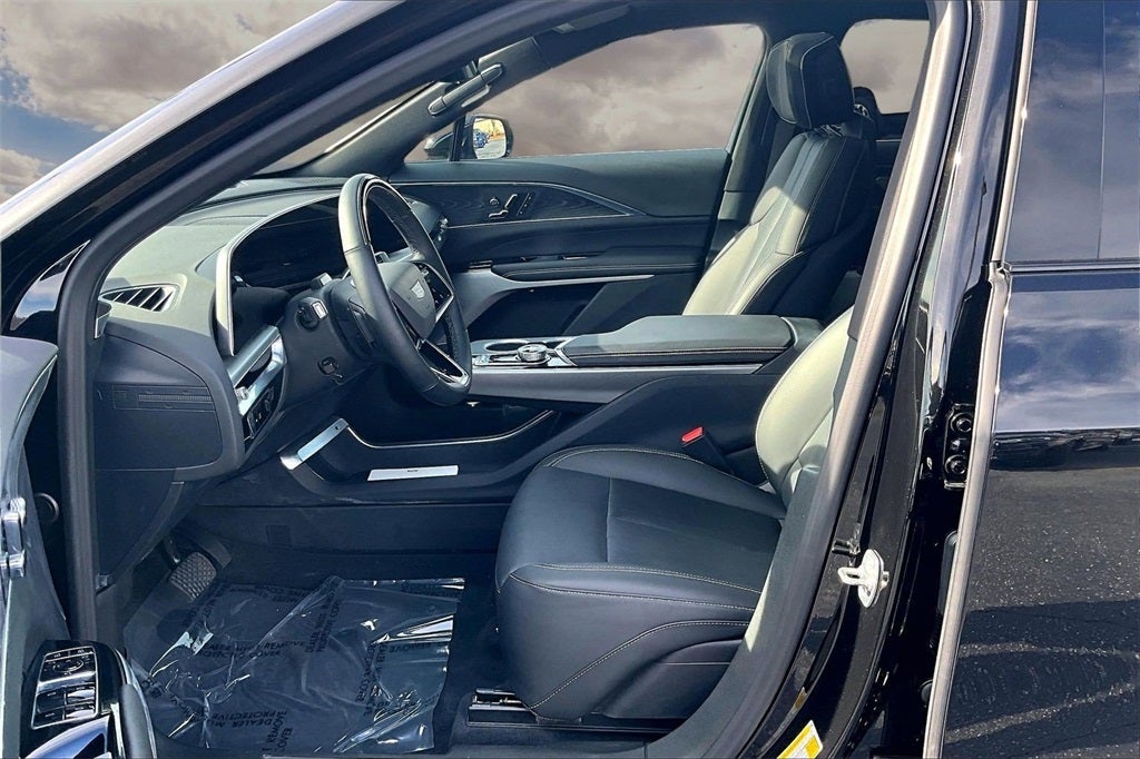 2024 Cadillac LYRIQ Luxury 3