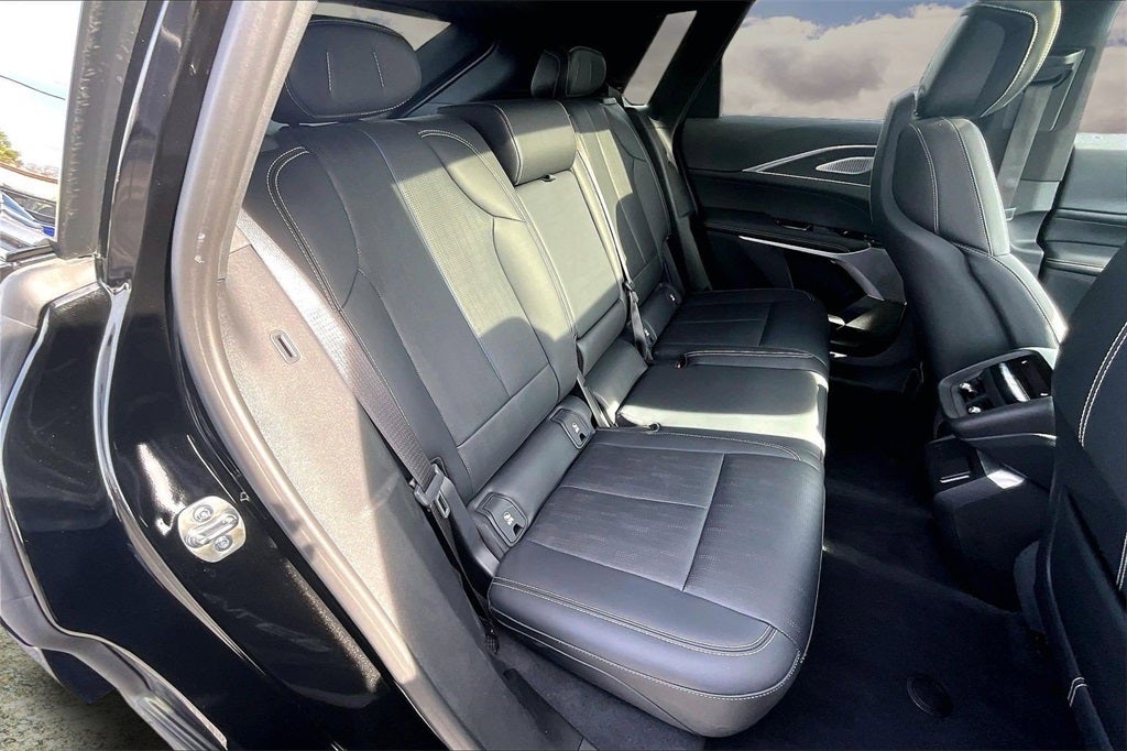 2024 Cadillac LYRIQ Luxury 3