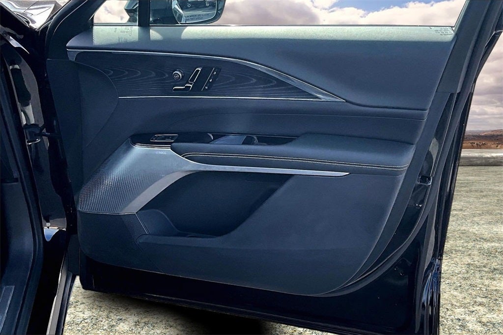 2024 Cadillac LYRIQ Luxury 3