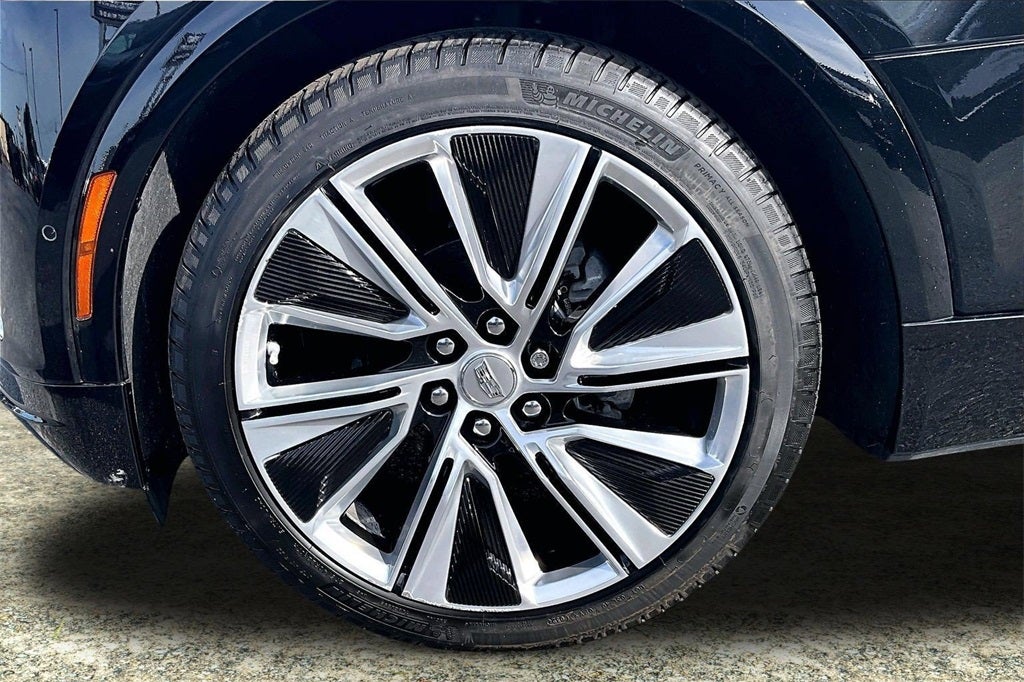 2024 Cadillac LYRIQ Luxury 3