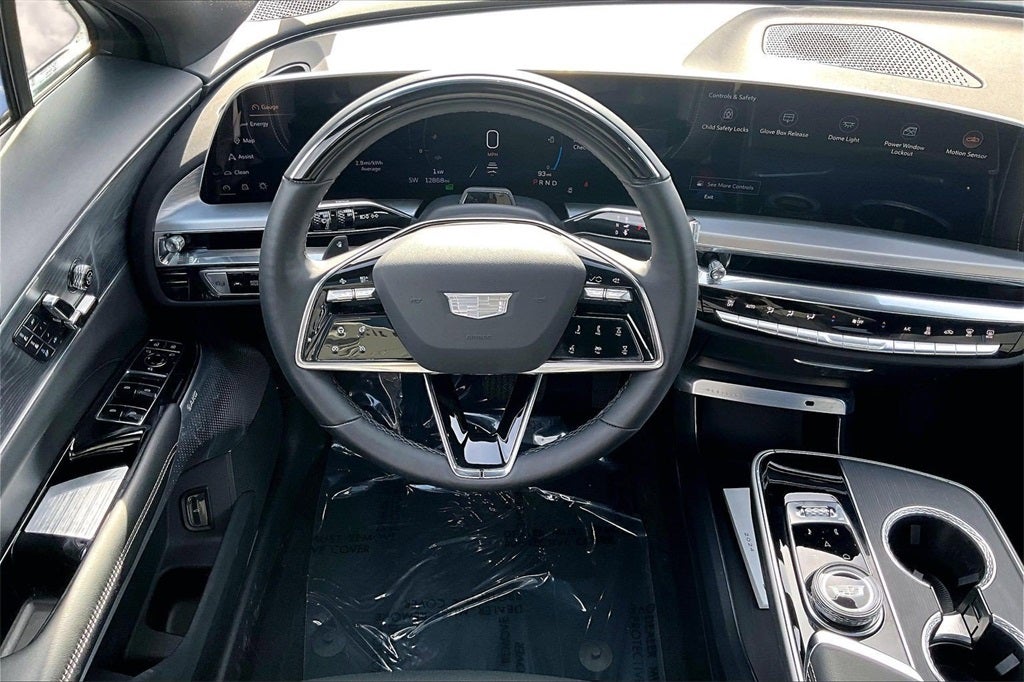 2024 Cadillac LYRIQ Luxury 3