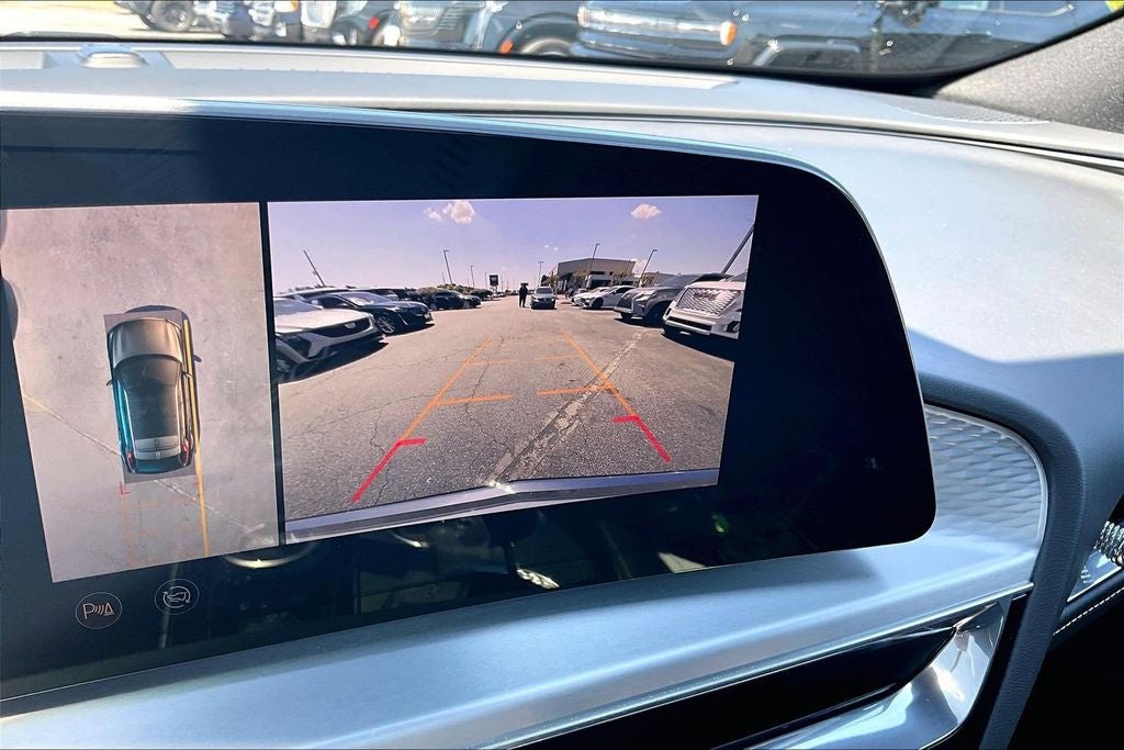 2024 Cadillac LYRIQ Luxury 3