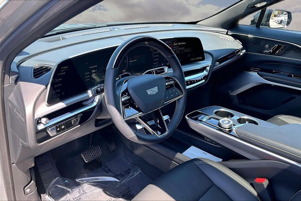 2024 Cadillac LYRIQ Luxury 3