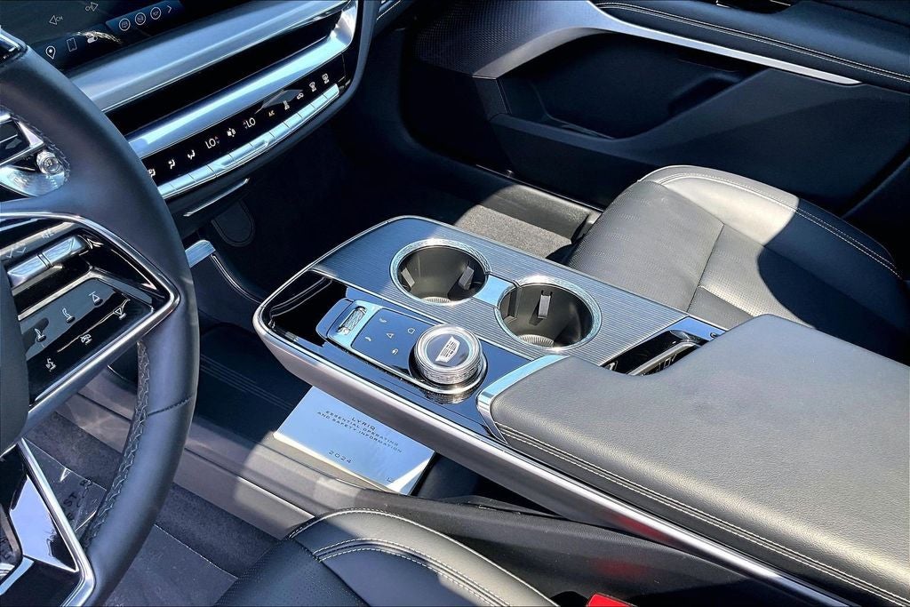 2024 Cadillac LYRIQ Luxury 3