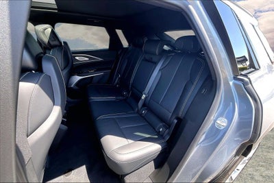 2024 Cadillac LYRIQ Luxury 3