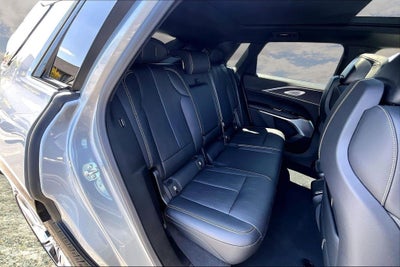 2024 Cadillac LYRIQ Luxury 3