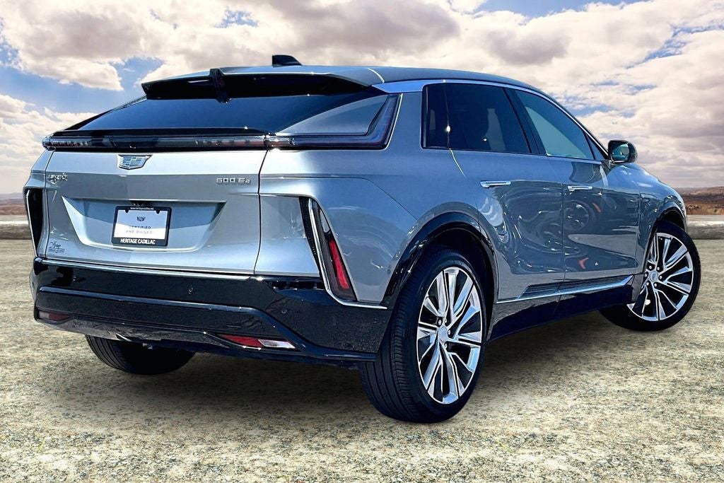 2024 Cadillac LYRIQ Luxury 3