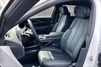 2024 Cadillac LYRIQ Luxury 3