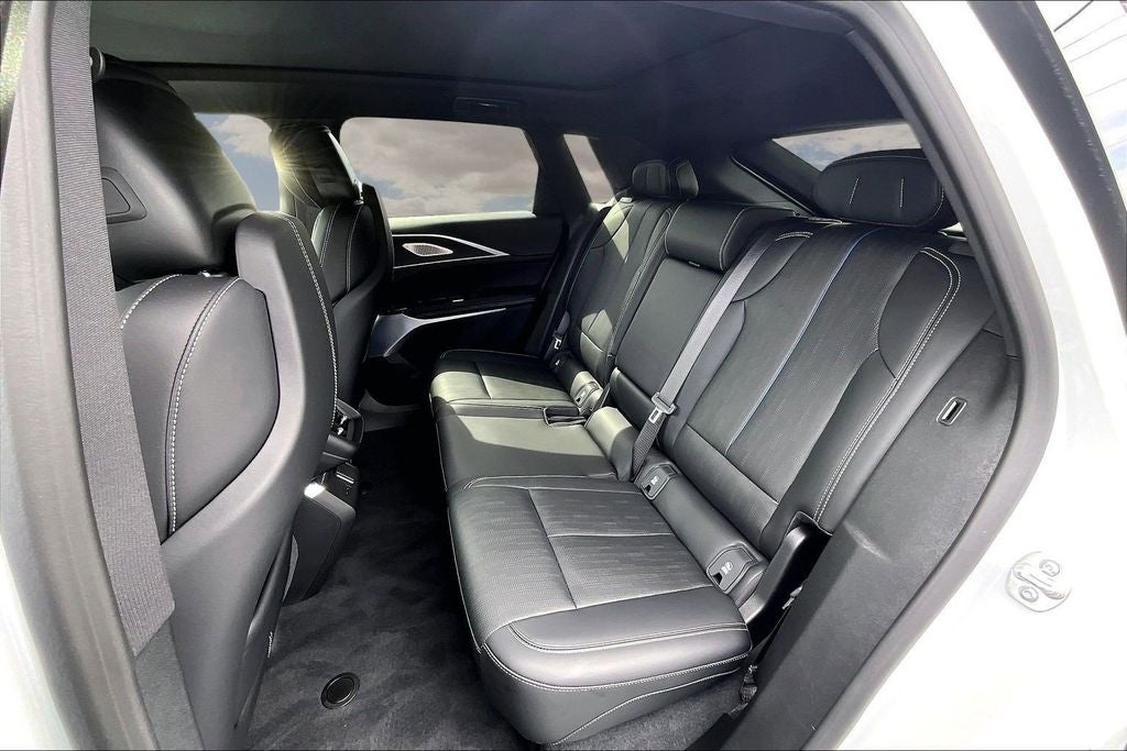 2024 Cadillac LYRIQ Luxury 3