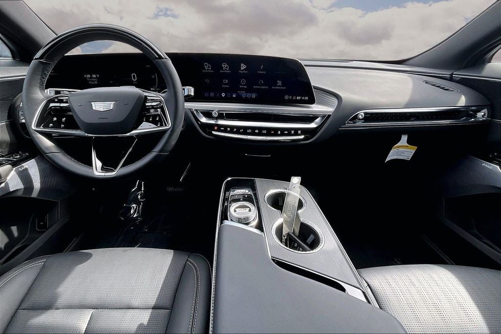 2024 Cadillac LYRIQ Luxury 3
